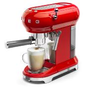 Cafetera Espresso Marca: Smeg Modelo: ECF01RDUS  Color: Rojo