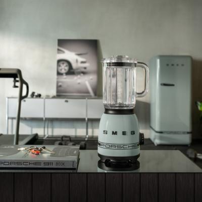 Licuadora Marca: Smeg x Porsche Modelo: BLF03PCGUS Color: Shade Green