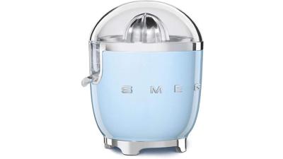 Exprimidor de Jugos Marca: Smeg Modelo: CJF01PBUS Color: Azul Pastel