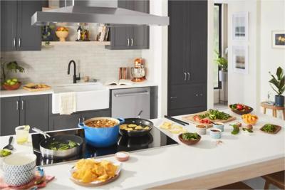 Parrilla de Inducción con sensor 36" (90 cm) Marca: KitchenAid Modelo: KCIG556JSS Color: Negro (2025 09)