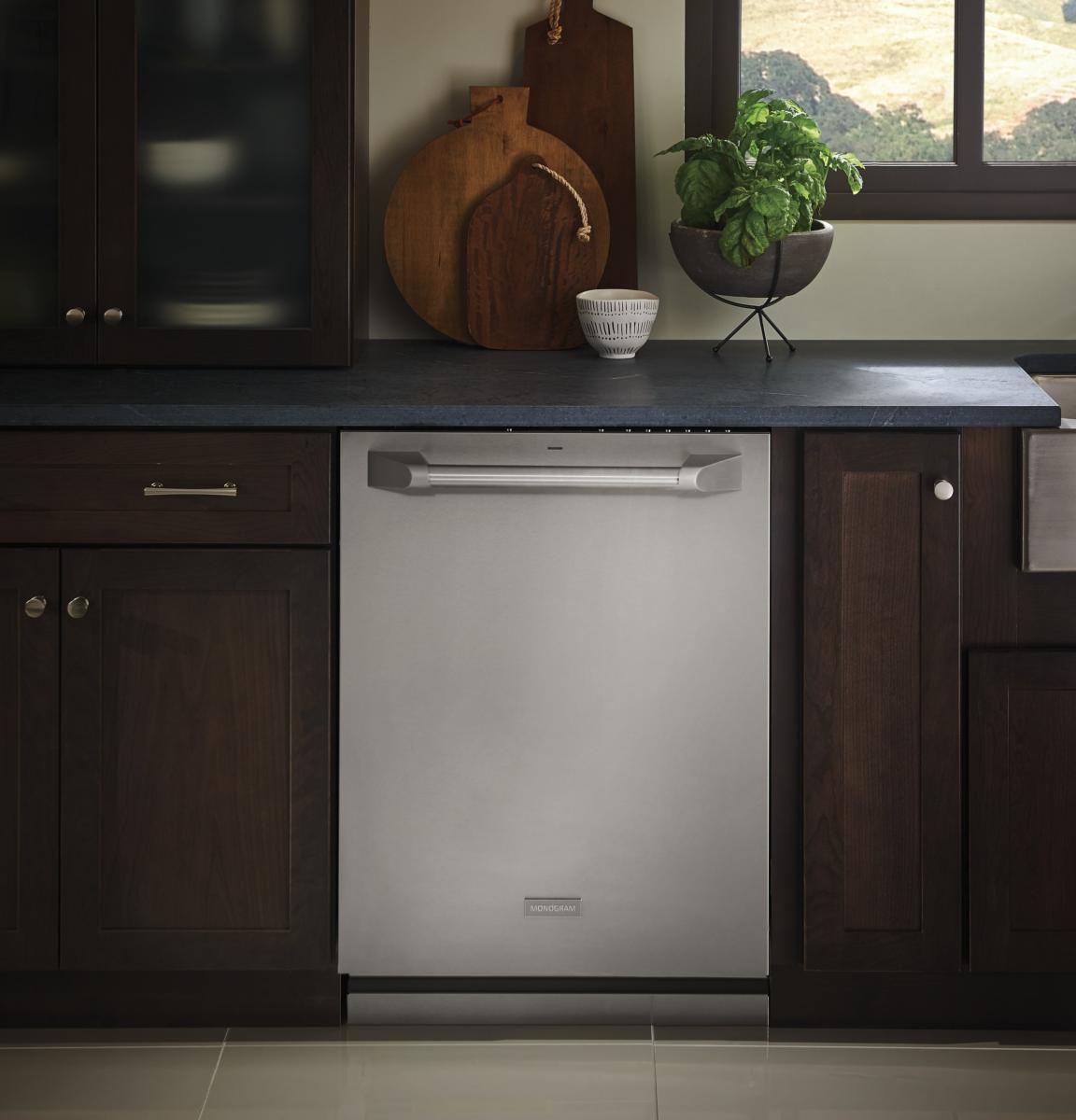 Lavavajillas Empotrable Profesional 24" (60cm) Monogram Lavavajillas Empotrable Profesional 24" (60cm) Monogram